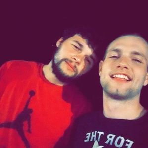 Meet your Posher, Dustin